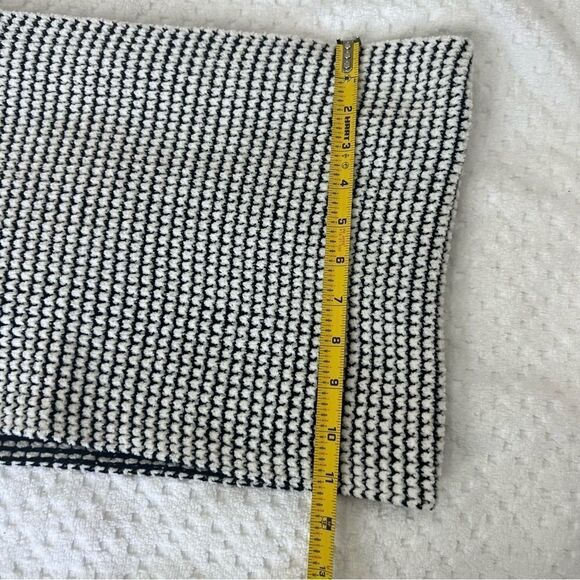 NWT. Calvin Klein Infinity Loop Scarf Black White - Picture 9 of 9